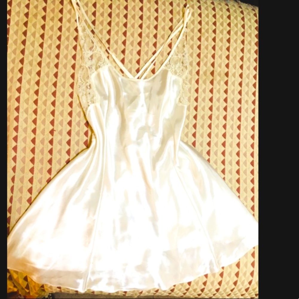 Vintage 90s Victoria’s Secret Heart Label Slip Chemise